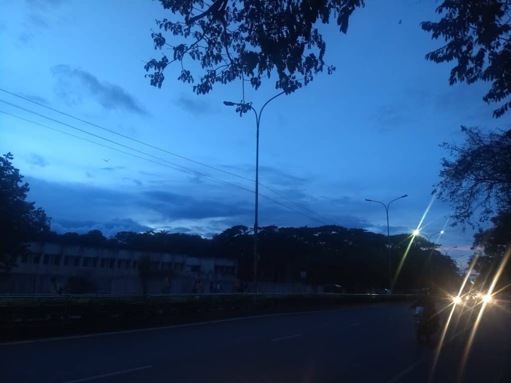 non functional streetlights Gandhi Mandapam Road in chennai