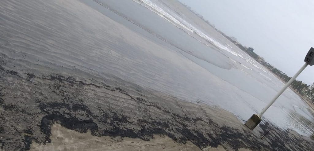 Juhu beach tar pollution