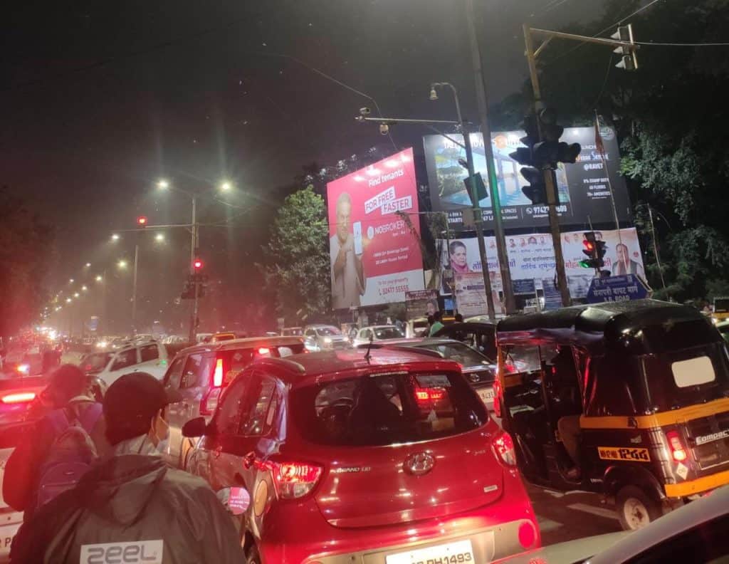 Traffic at Malad West at night in Mumbai