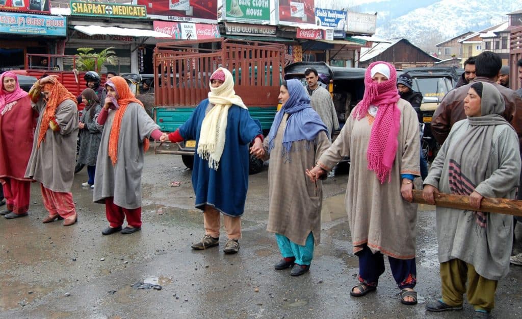 Srinagar protest against power cuts