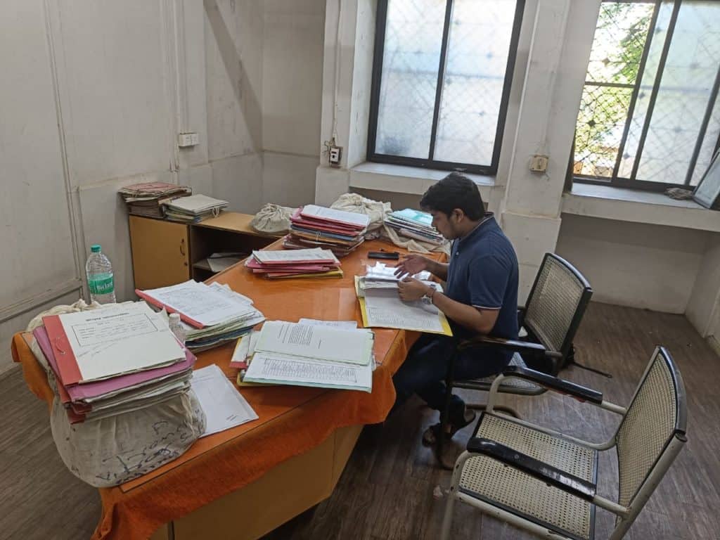 volunteers from the blue ribbon movement conducting a citizen audit at the BMC office