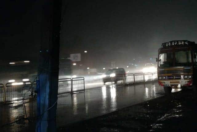 A rainy night in Bengaluru https://www.facebook.com/Nammahosurofficial/photos/a.774779049310518/1626806530774428/?type=3