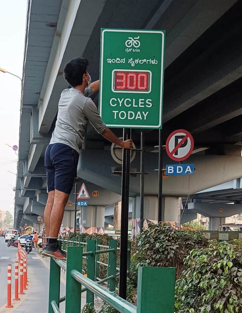 Live bicycle counter monitor installed under the flyover