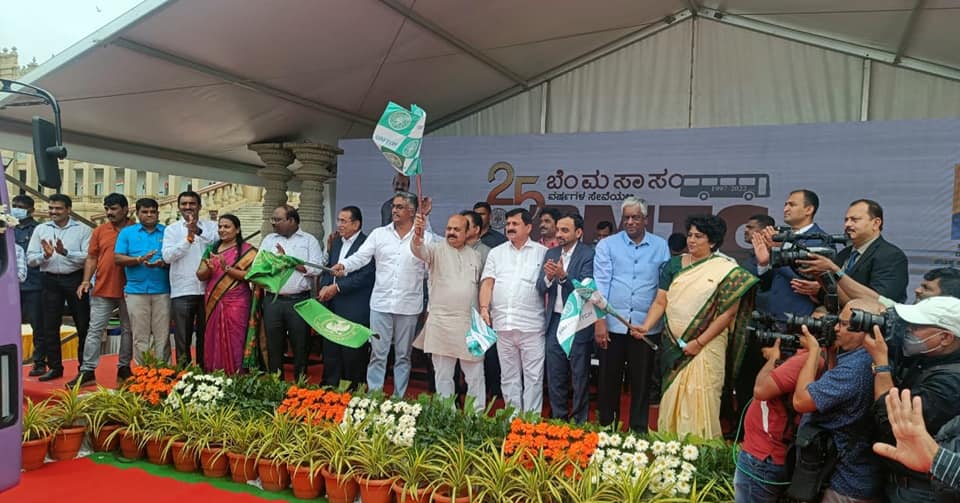 Picture of CM Bommai flagging off 75 new electric buses. 