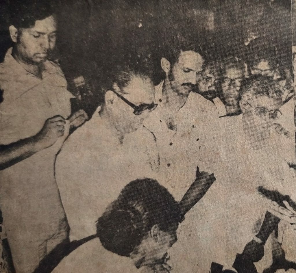 DMK Supremo M Karunanidhi along with MK Stalin at the funeral of Godhandapani who died by setting himself ablaze in protest against the beach beautification project in 1985. 