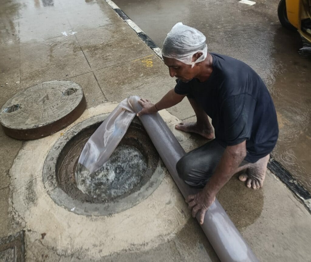 frontline worker of GCC cleaning manholes