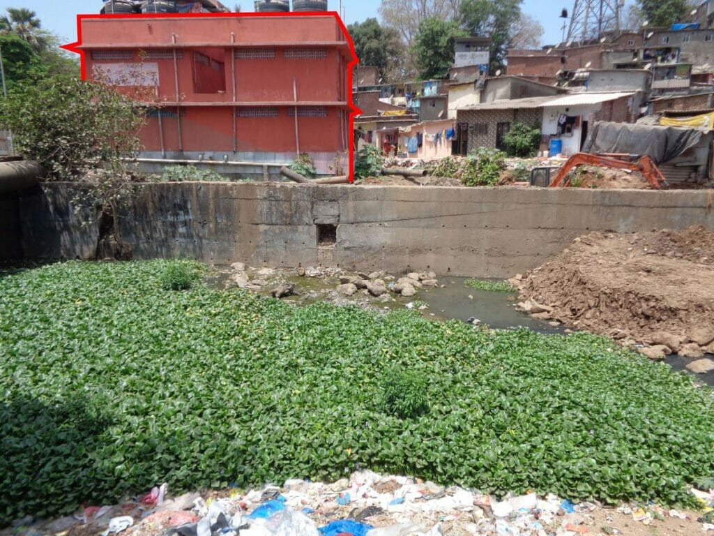 Community toilet at gautam nagar also adjoins the Mithi river