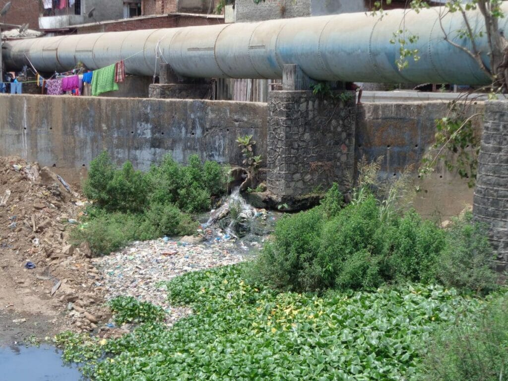 Water discharged into the Mithi river from Gautam Nagar