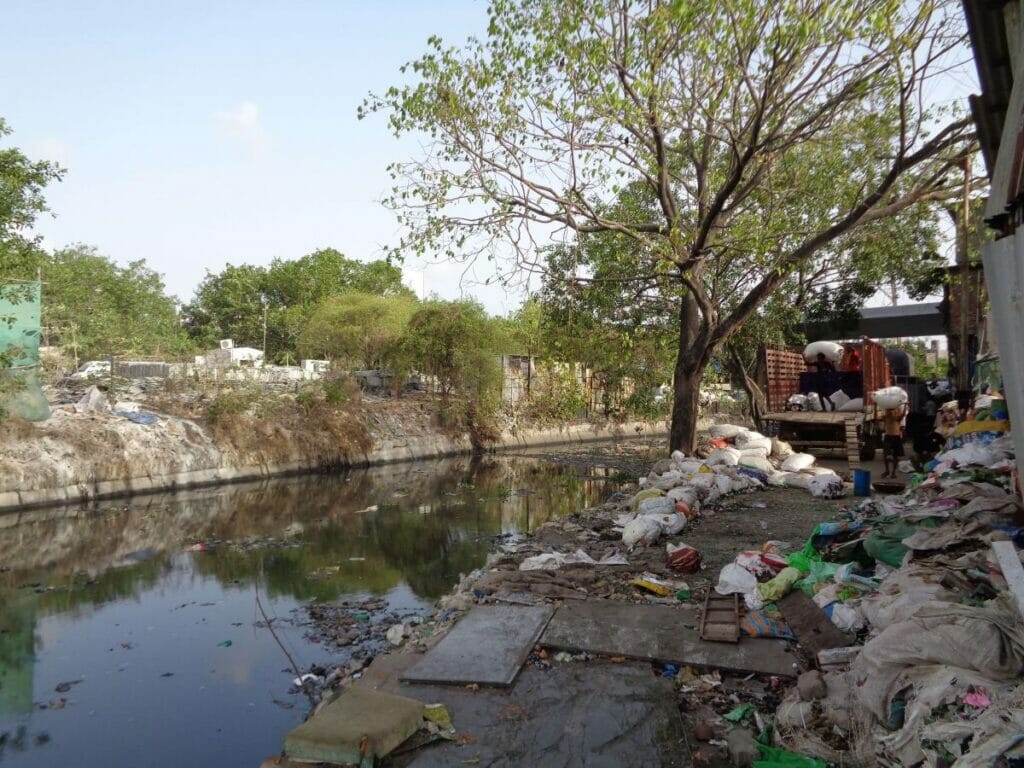plastic scrap shops on the Mithi river