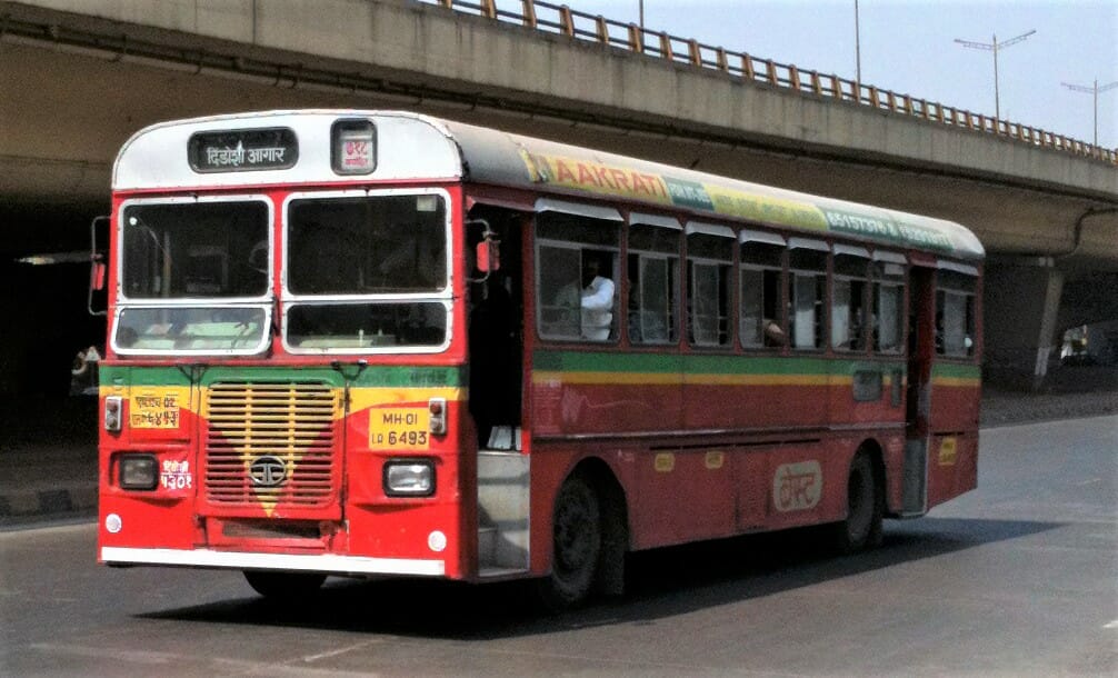 A BEST-operated bus on the streets of Mumbai.