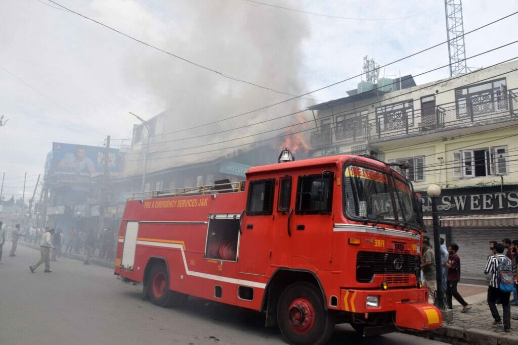 A fire tender reaches Lal Chowk area of Srinagar