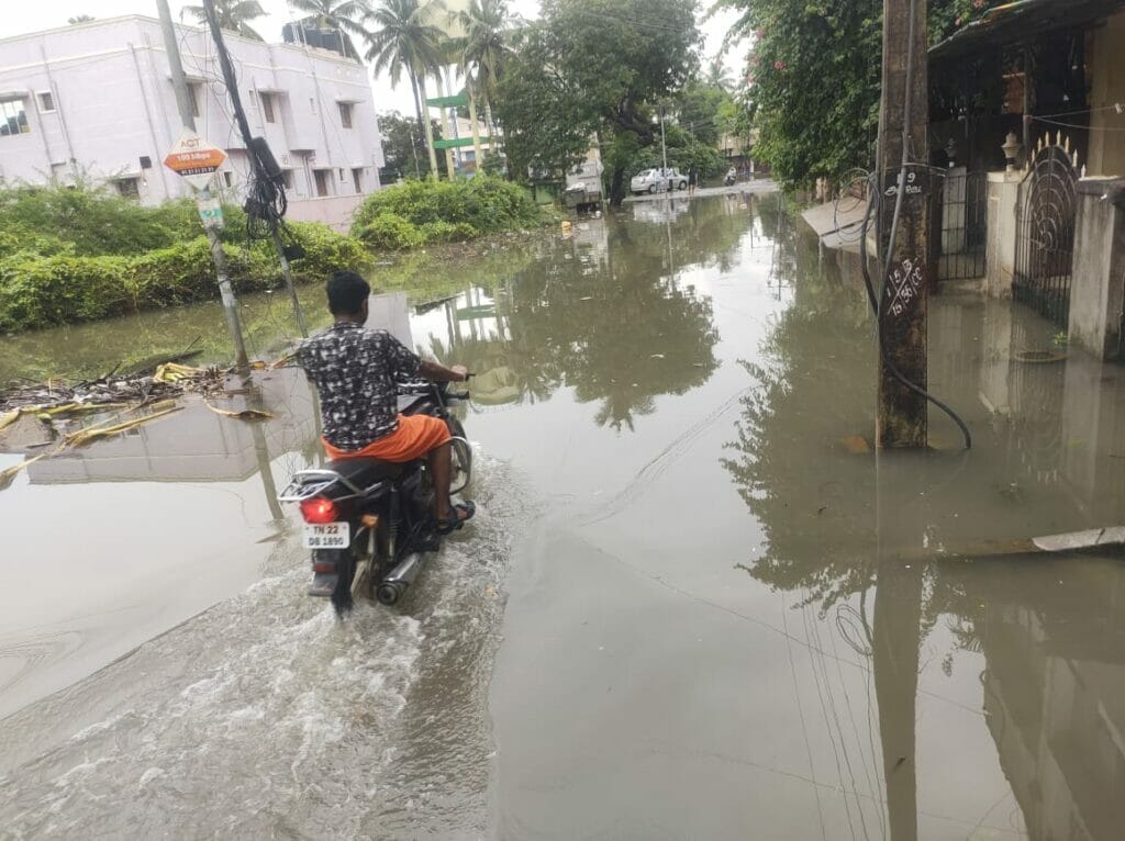iyyapanthangal road flooded due to rains