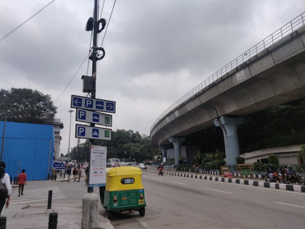 Pay and park system at MG Road, Bengaluru 