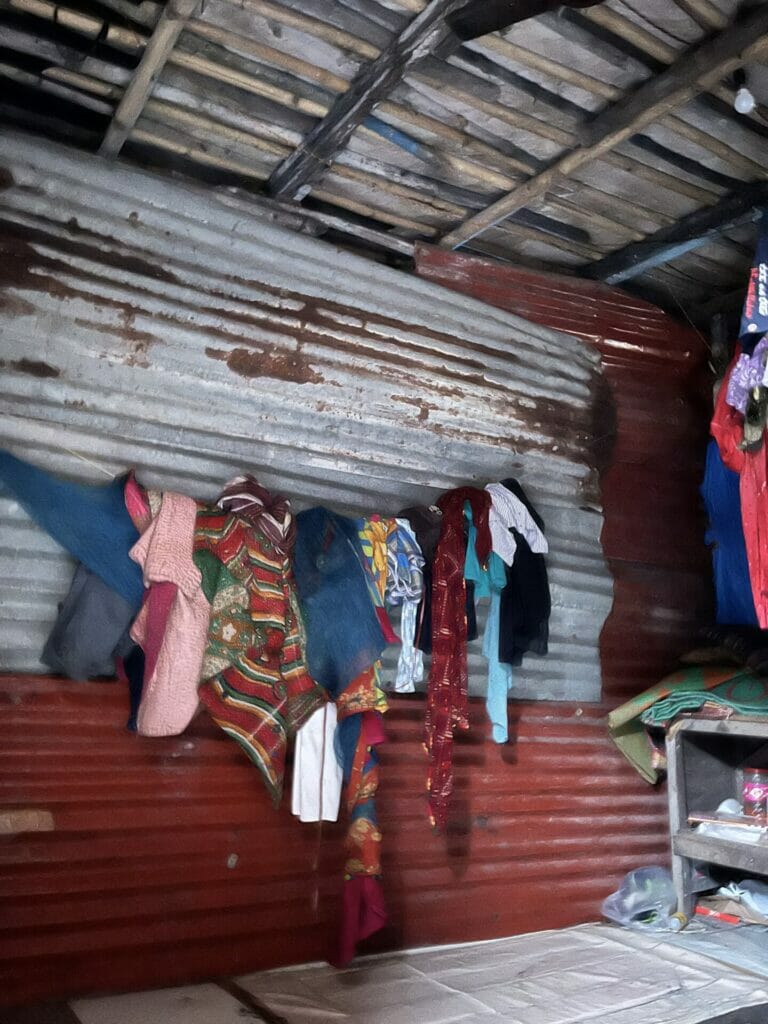 tin house with clothes on a clothesline in Mumbai's slums