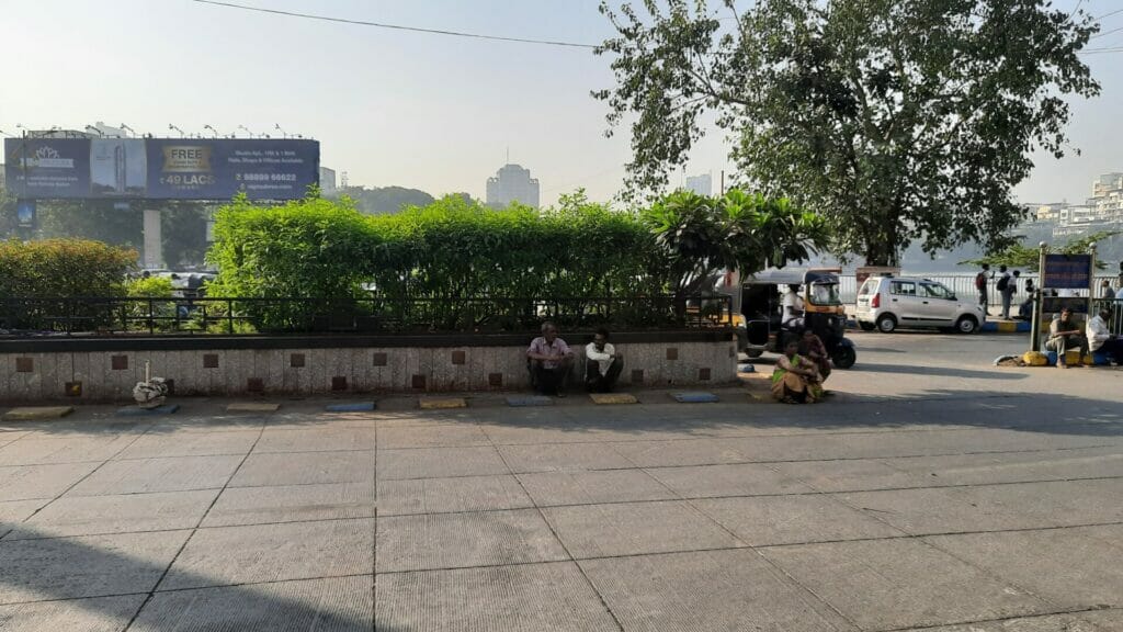 Workers sitting on the road blocks at Jambhli naka junction