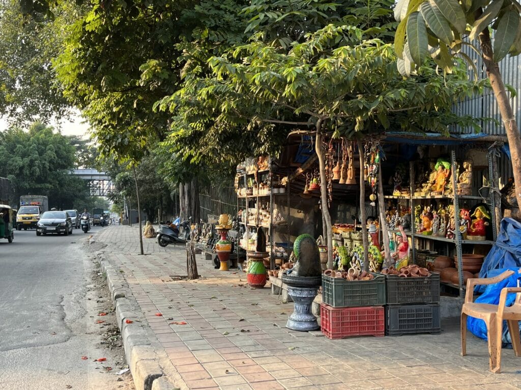 Pottery stall on the footpath on Outer Ring Road