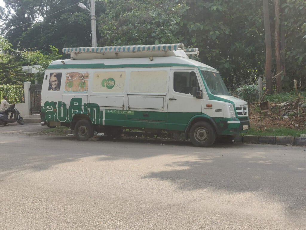 A stationery mobile canteen in Bengaluru
