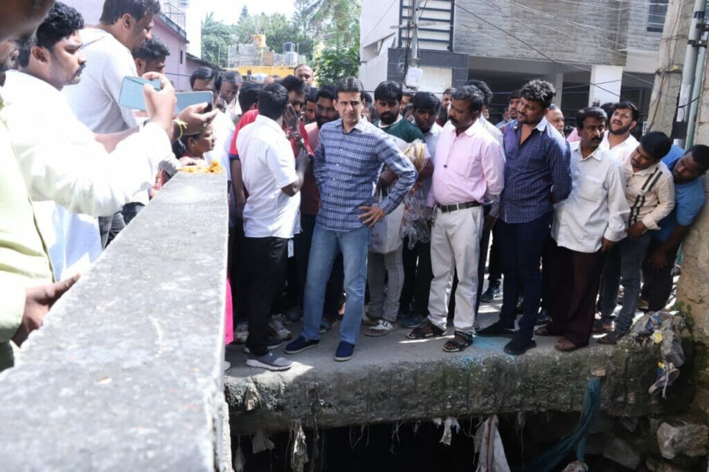 MLA Rizwan Arshad overseeing the remodelling of stormwater drains across Ramaswamy Palya ward. 
https://twitter.com/ArshadRizwan/status/1604099362535378950/photo/4