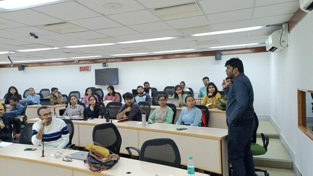 Datajam on traffic held at Indian Institute for Management, Bengaluru. Raj Bhagat from WRI conducting a session. 