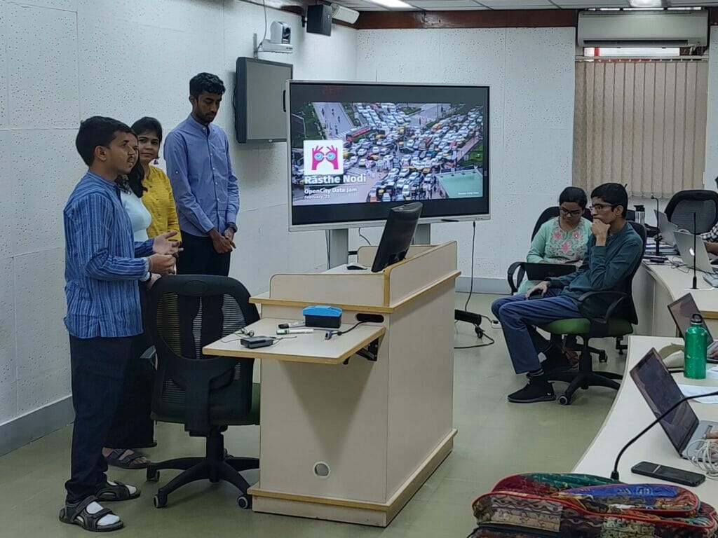 Datajam on traffic held at Indian Institute for Management, Bengaluru. One of the teams presenting their ideas. 