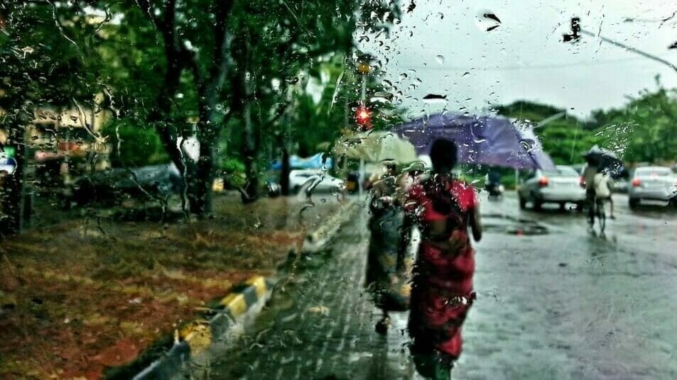 women walking in the rain in mumbai