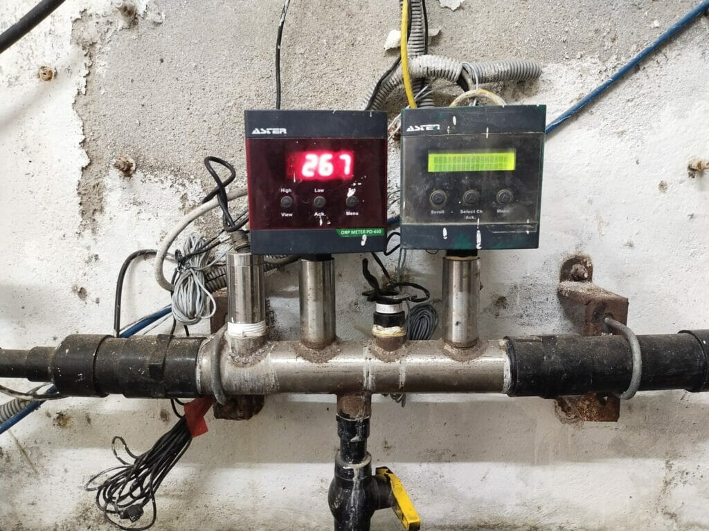 sensor to monitor the chlorine level