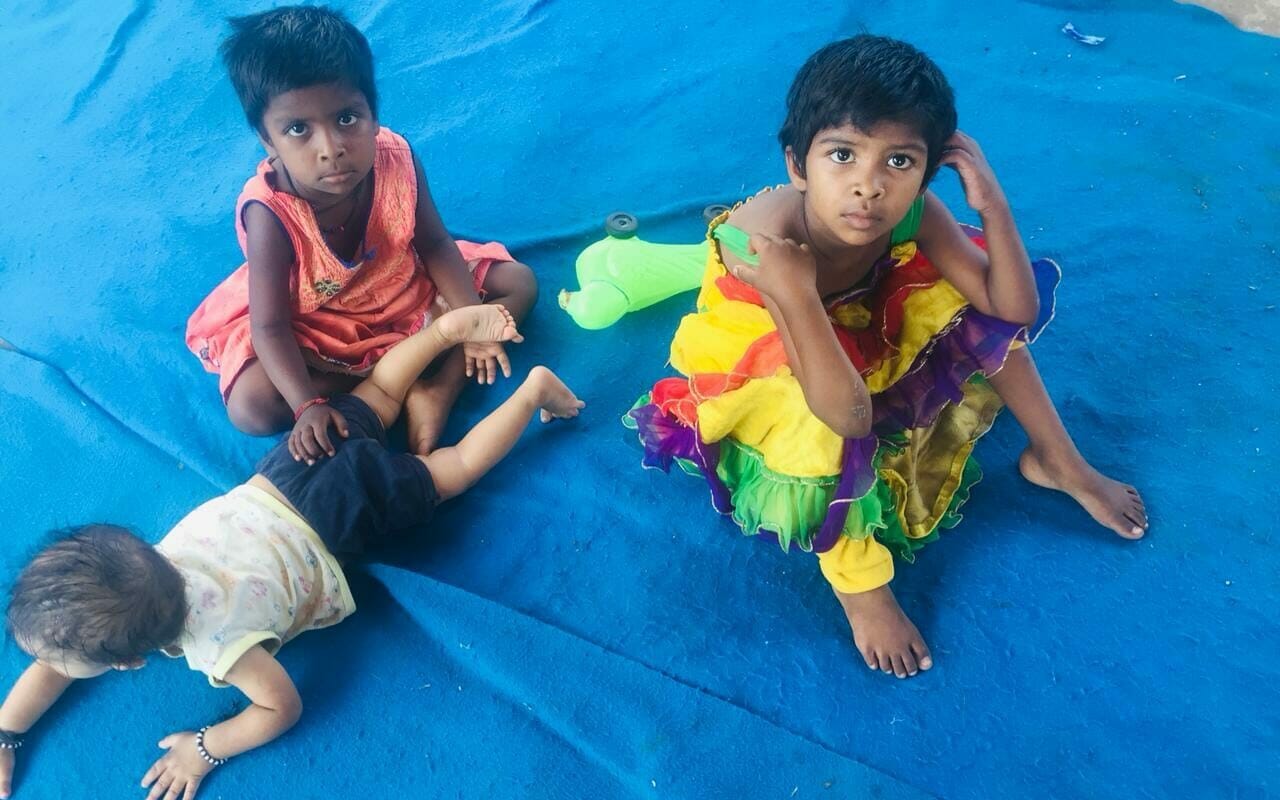 children of pardhi community in ambujwadi  