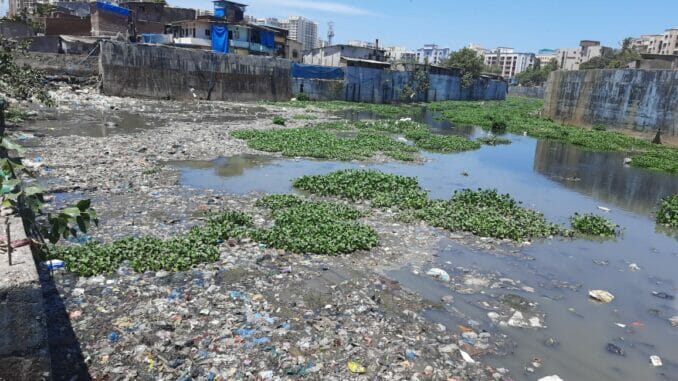 garbage in mithi river near bamandaya pada