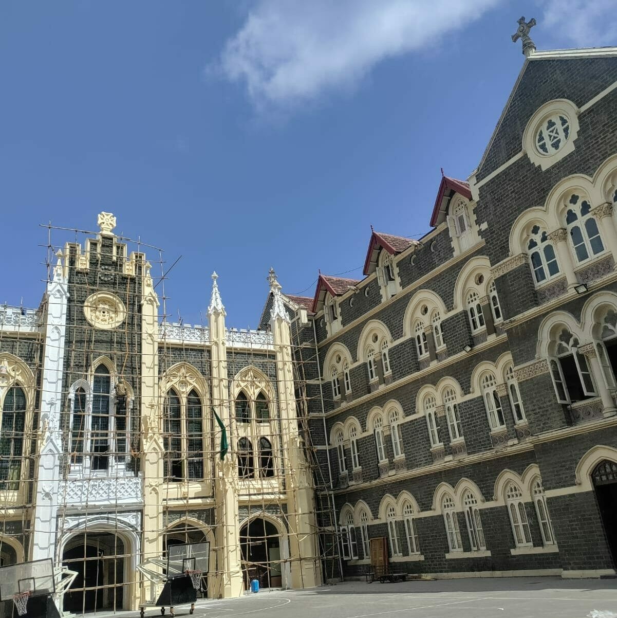 St Xavier's is an autonomous college, affiliated to Mumbai University in South Mumbai. 