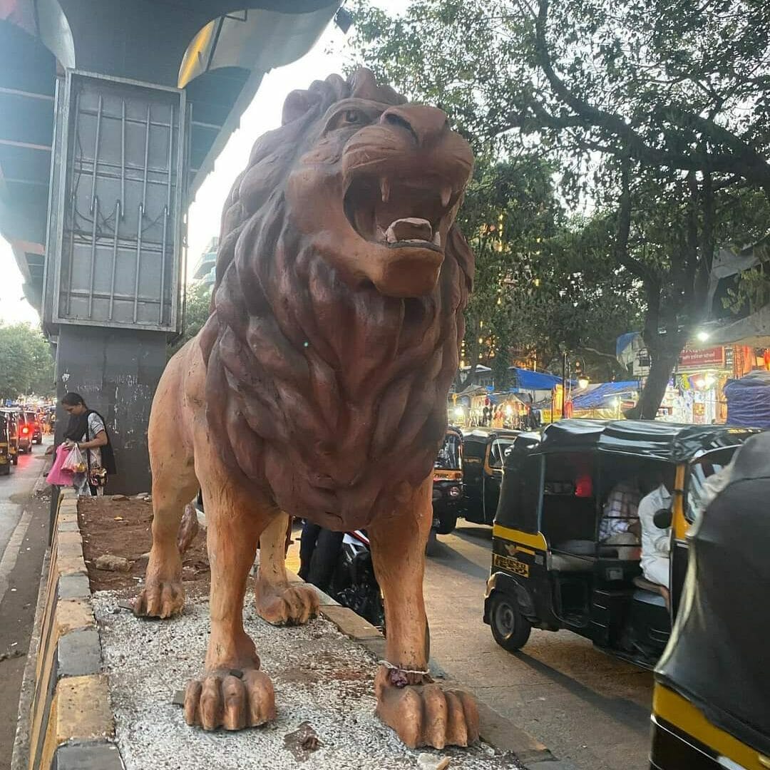 lion installation under a flyover in Mumbai 