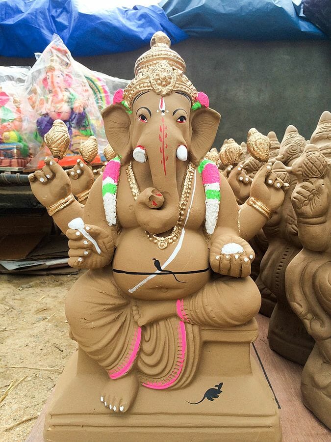 Sale of eco-friendly Ganesh idols made of white clay (Shaadu) in Mumbai
