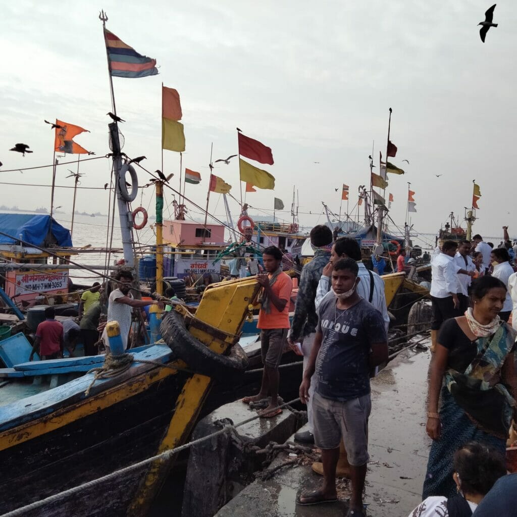 scene at bhaucha dhakka, ferry wharf