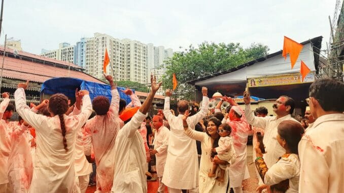 People dancing and playing with colors at Byculla. Pic: Stephin Thomas.