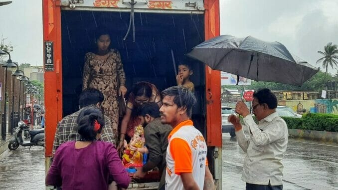 A family arriving at Juhu beach on the fifth day of Ganpati. Mnay people like to say goodbye to the idol in three and sometimes five days. The choice of keeping the Idol at home for how many days differs from one family to another. Pic: Stephin Thomas