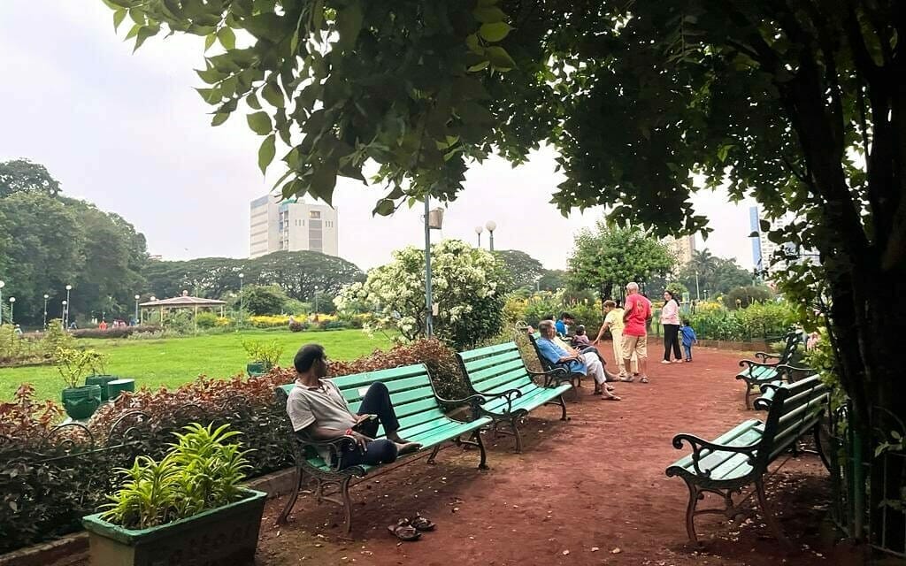 People relaxing in hanging garden, Malabar hill