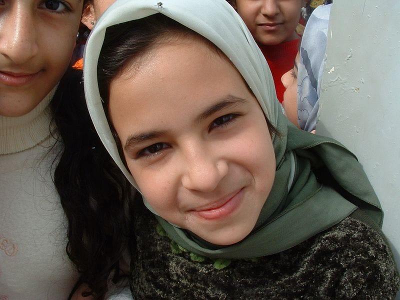 https://commons.wikimedia.org/wiki/File:Iraqi_girl_smiles.jpg