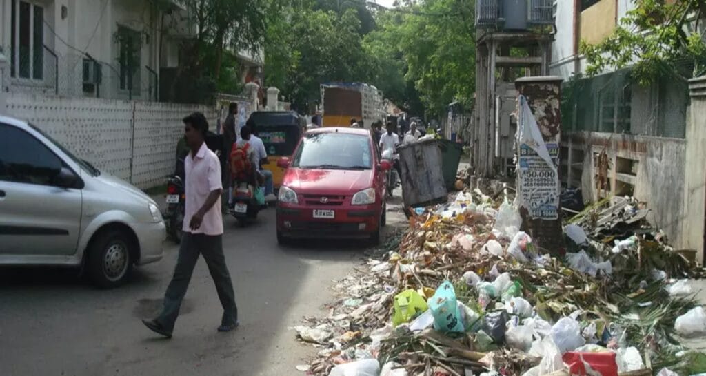 Unsegregated garbage on the roadside