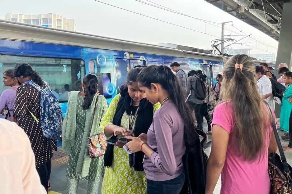 Mumbai metro platform 