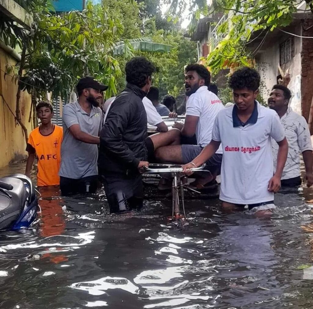 Volunteers helping people in distress during the floods