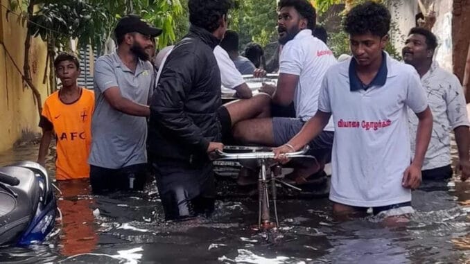 Volunteers helping people in distress during the floods