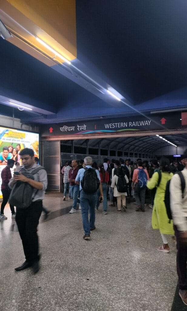 Connection between Mumbai Suburban Railway and the metro