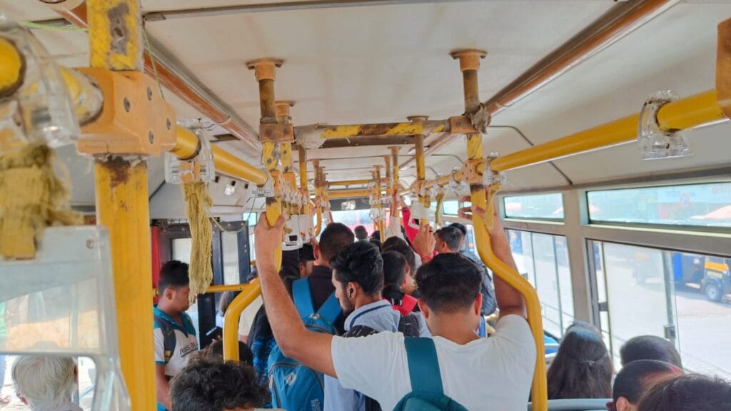 Crowded bus in Mumbai