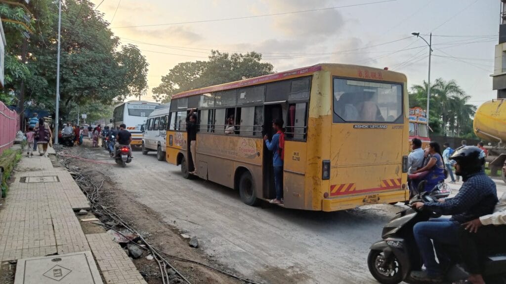 poorly maintained KDMT Bus in Mumbai