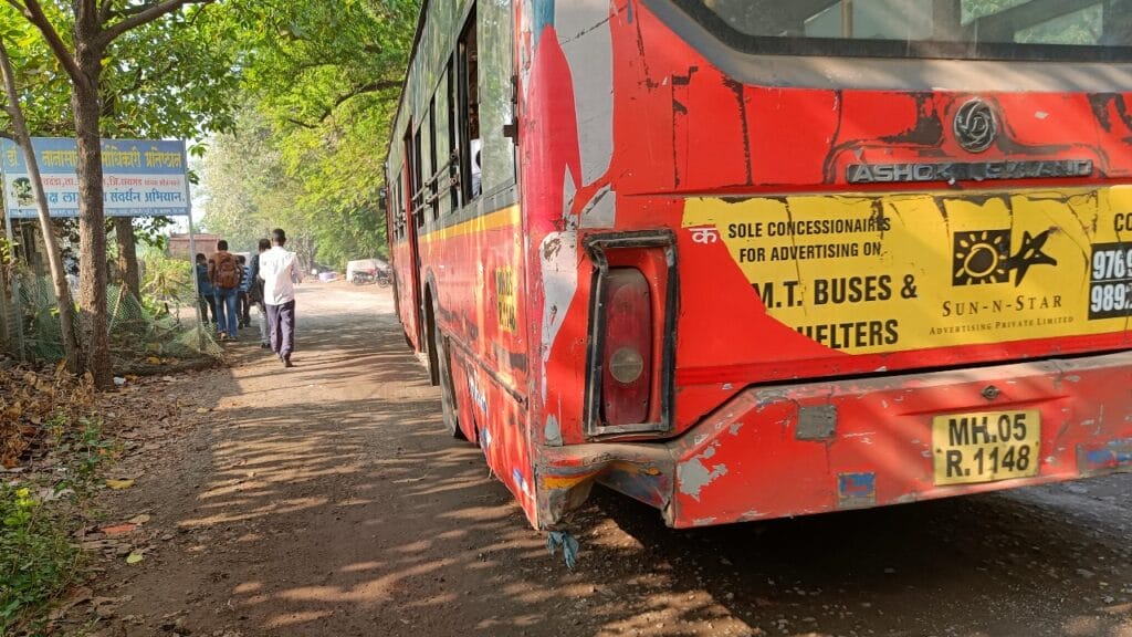 poorly maintained bus in Mumbai